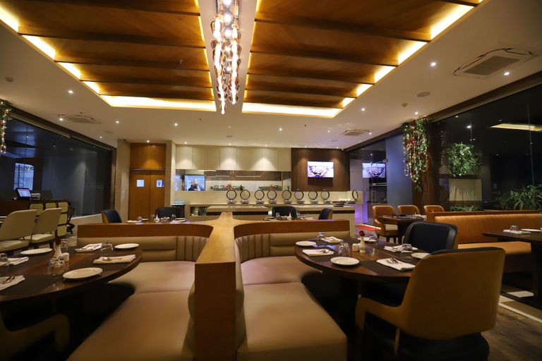 Food & Drinks 4, The Pristine Hotel Kanpur, Kanpur Nagar