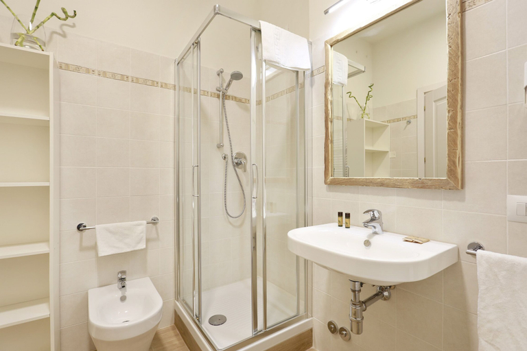 Bathroom 5, Tornabuoni Boutique, Florence