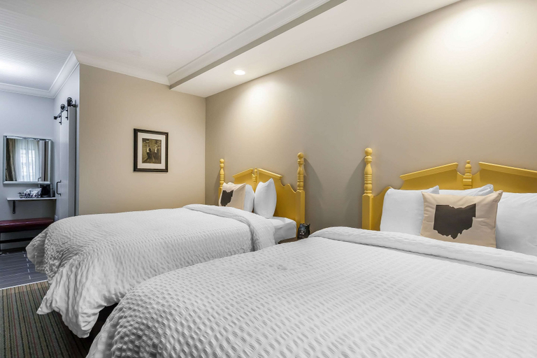 Bedroom 4, The Aurora Inn, Portage