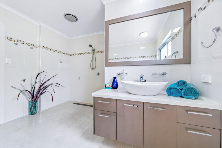 Bathroom 4, Panoramic Island Views, Whitsunday