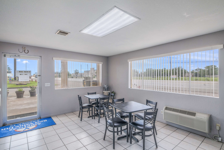 Others 4, Americas Best Value Inn Giddings, Lee