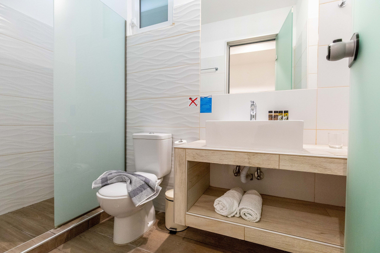 Bathroom 4, Stay Helios - Aparts & Pool Suites, South Aegean