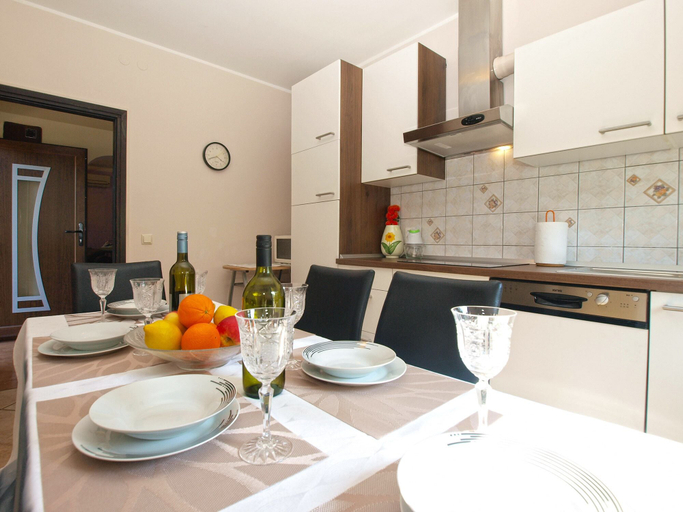 Others 5, Apartment 1844, Pula