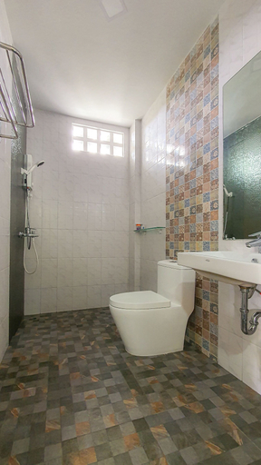 Bathroom 4, Daddy Dream Hotel and Residence, Muang Ranong
