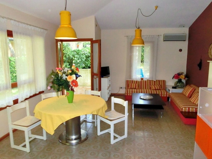 Others 5, Lignano Riviera con 3 camere e giardino, Udine