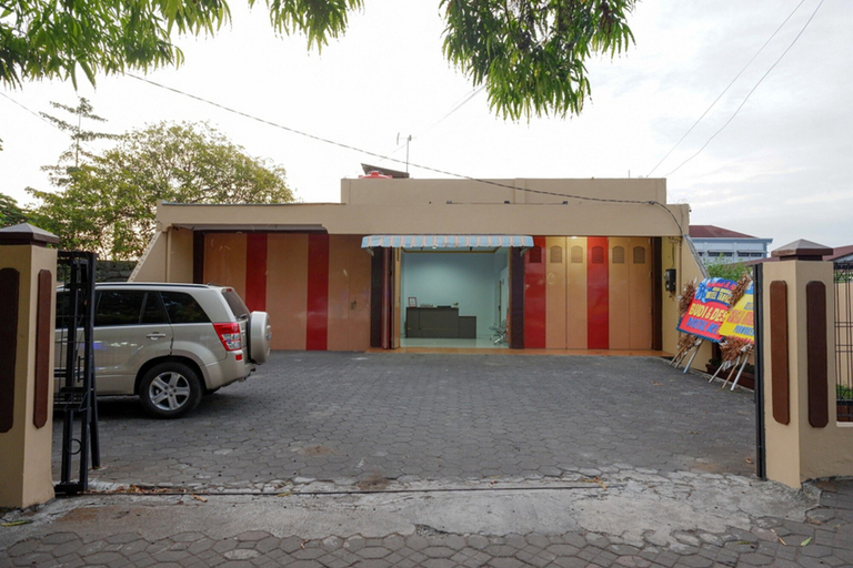 Exterior & Views 2, RedDoorz near GOR Satria 3, Banyumas
