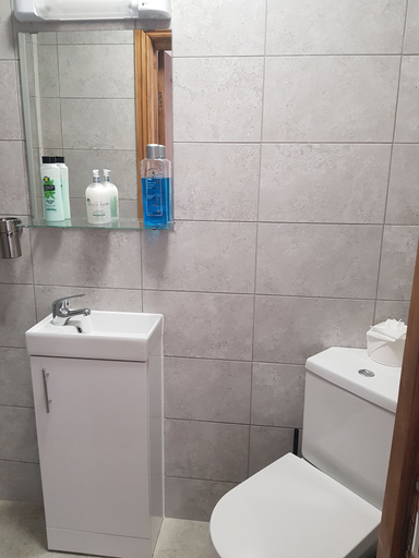 Bathroom 3, Oxford City Guest House, Oxfordshire