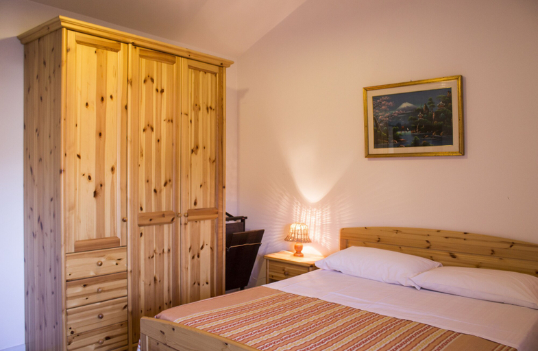 Bedroom 4, Villa De Angelis, Napoli
