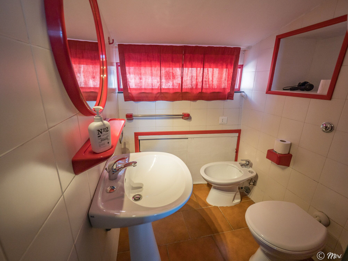 Bathroom 4, La Torretta dei Merli Studio with Unique Views, La Spezia