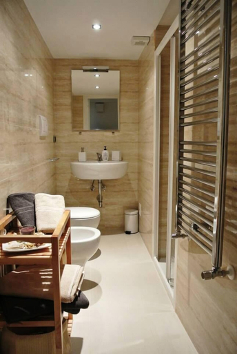 Bathroom, La Cattedrale B&B, Bari