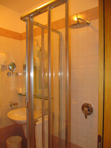 Bathroom 4, Hotel Martino, Potenza
