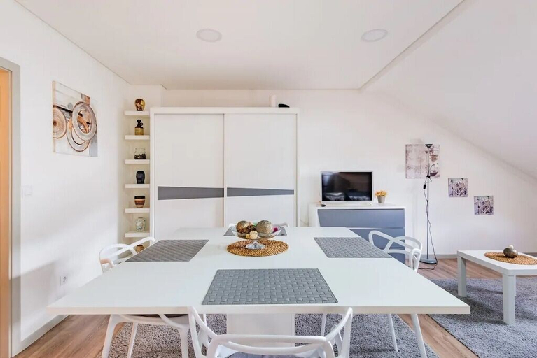 Others 5, Imperial Apartment, Braga