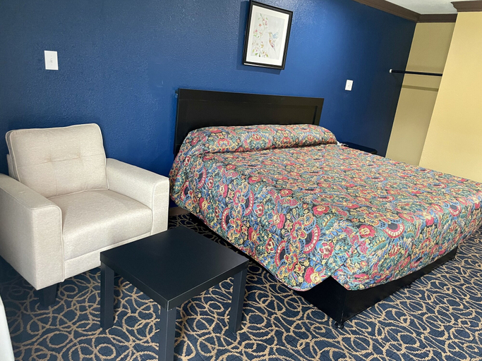 Bedroom 4, Super 6 Inn, Lafayette