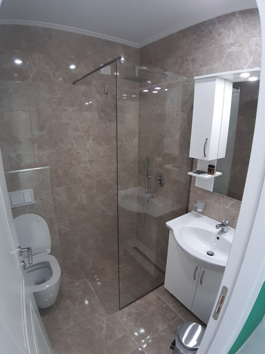 Bathroom 5, Bistrica Hotel, Sarandës