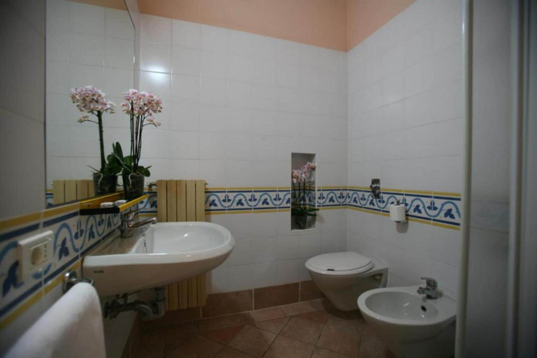 Bathroom 3, Villaggio Colombare, Brescia