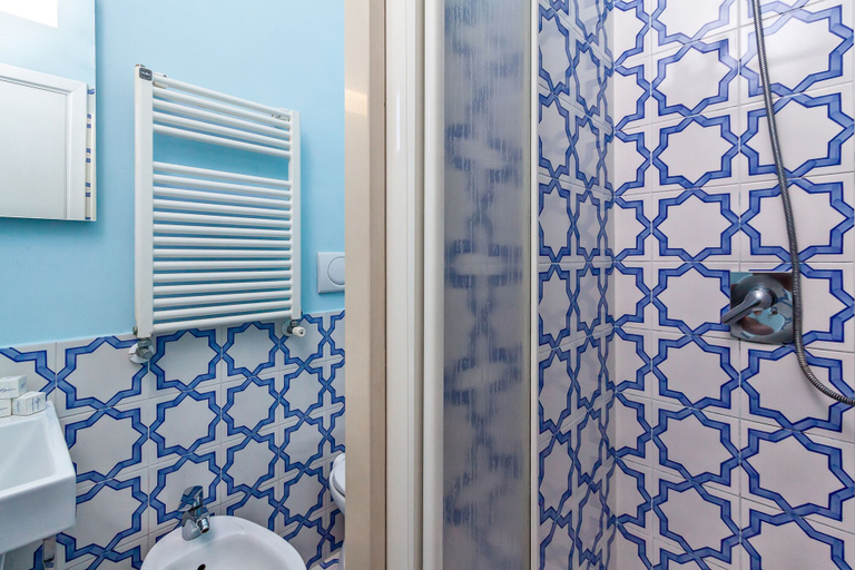 Bathroom 4, Mignon Meublè, Napoli