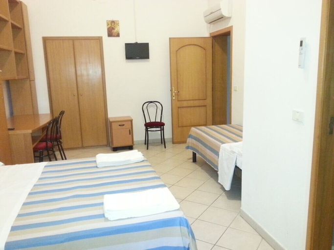 Bedroom 4, Casa per Ferie Sacro Cuore, Brindisi