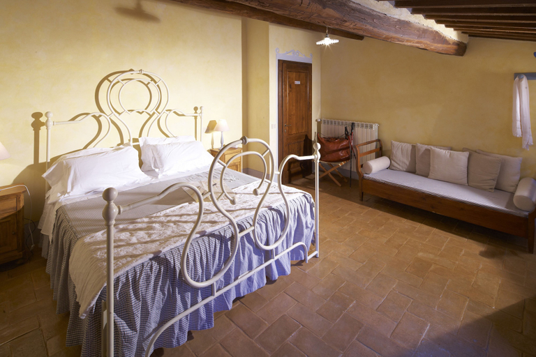 Bedroom 2, Tregole, Siena