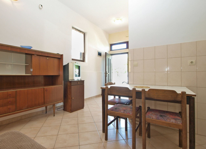 Others 5, Apartment 695, Pula