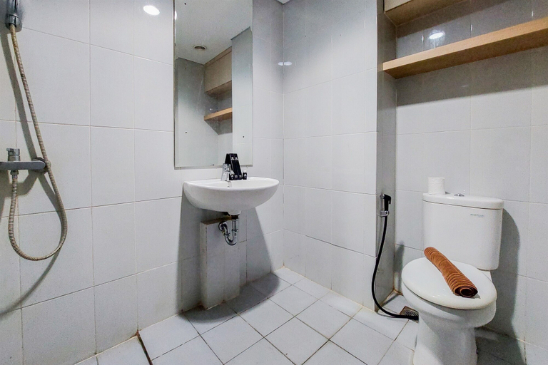 Bathroom 2, Nice And Comfort 1Br At Casa De Parco Apartment, Tangerang