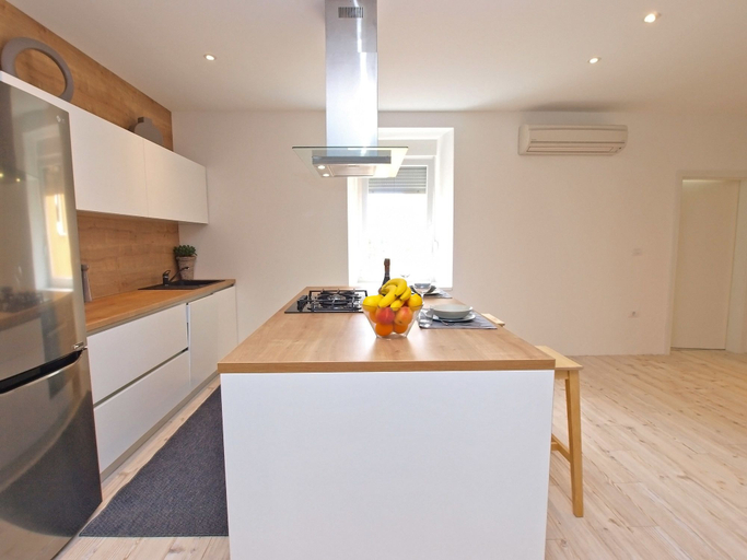 Others 5, House 1338, Pula
