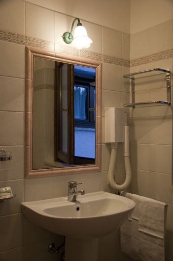 Bathroom 4, LH Hotel Paradiso, L'Aquila