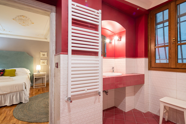 Bathroom 2, Uffizi Romantic Flat by Mmega, Florence