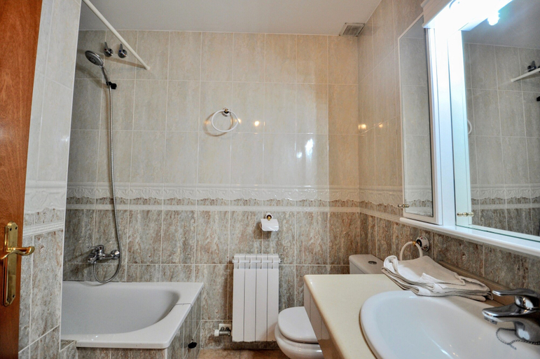 Bathroom 3, Lloretholiday Dia A074, Girona