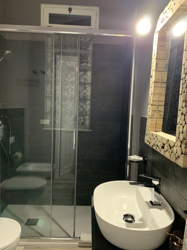 Bathroom 5, BeB il Pomo D'Oro, Cagliari