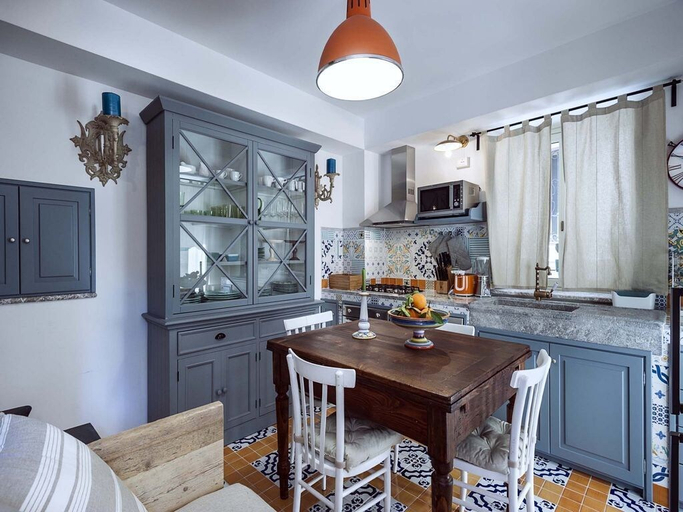 Private kitchenette 3, Miseria e Nobiltà, Messina