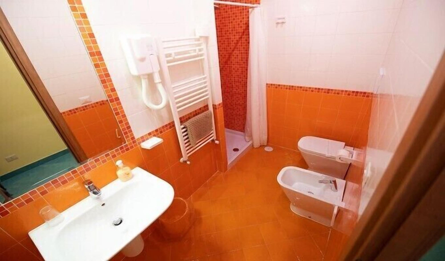 Bathroom 5, B&B al Centro Storico, Napoli