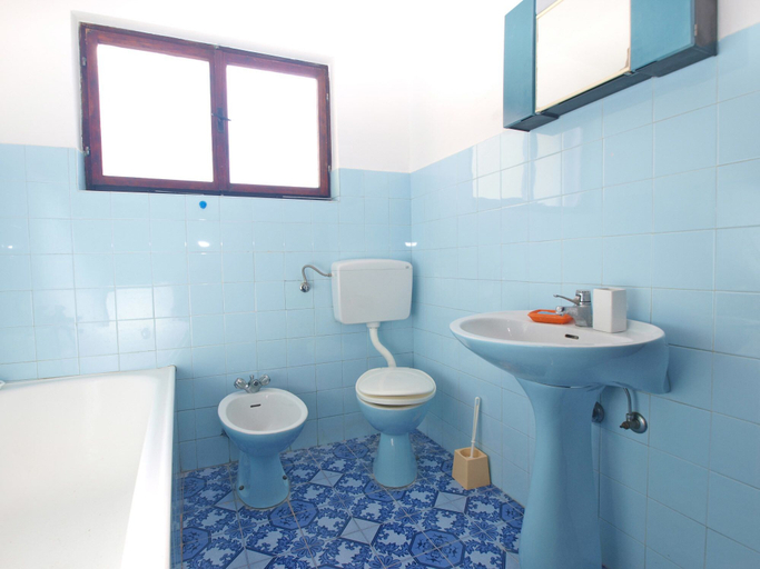 Bathroom 3, House 1585, Marčana