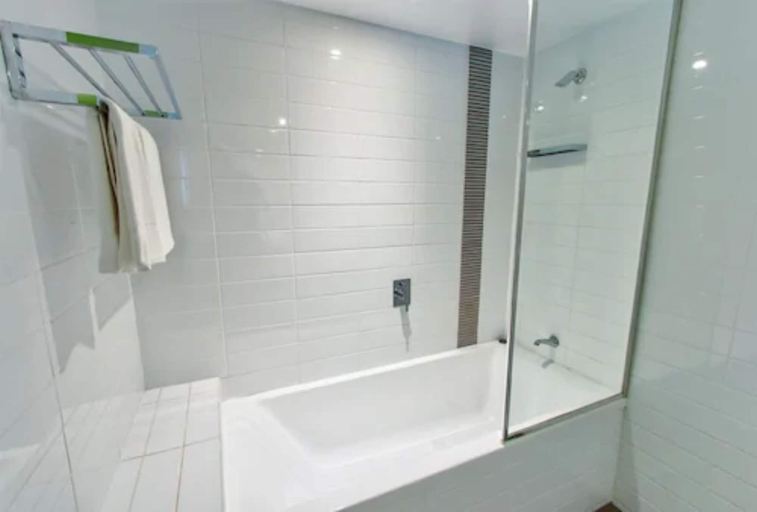 Bathroom 5, Mackay Oceanside Central Hotel, Mackay - Pt A