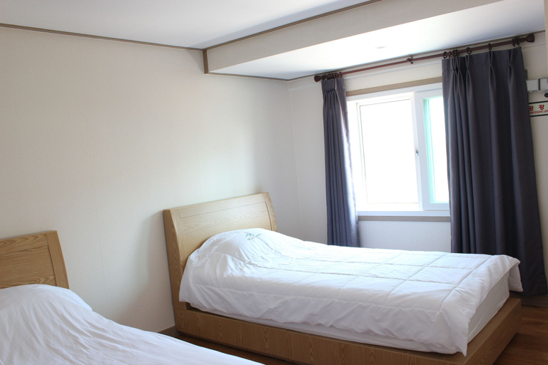 Bedroom 2, The Lucete Hotel, Seogwipo