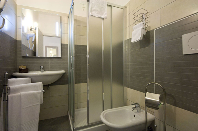 Bathroom 4, Ara Pacis Holidays Inn, Rome