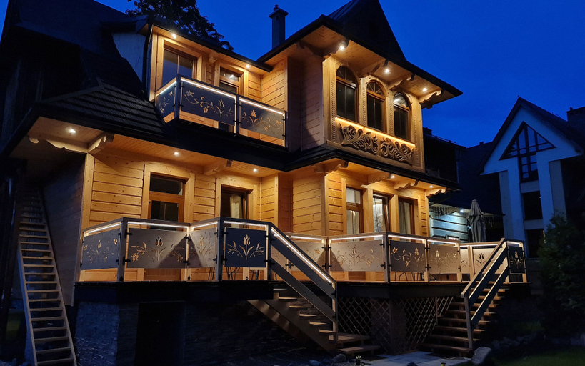 Exterior & Views