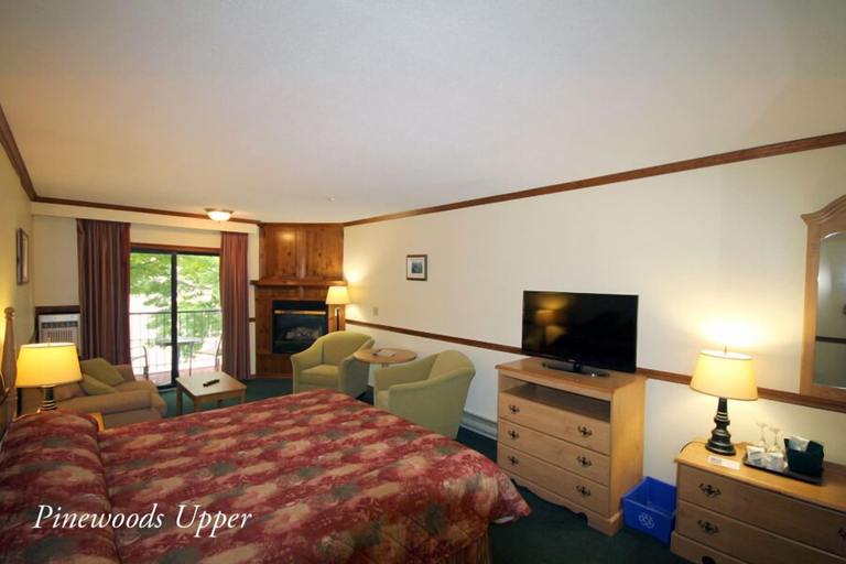 Bedroom 2, The Glen House Resort, Lake Ontario
