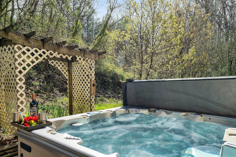 Sport & Beauty, Fireflies and Moonshine, Sevier
