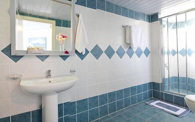 Bathroom 4, Futura Hotel, Crete
