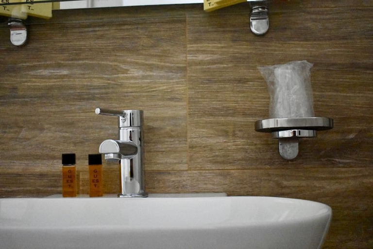 Bathroom 5, Alma Nua, Palermo