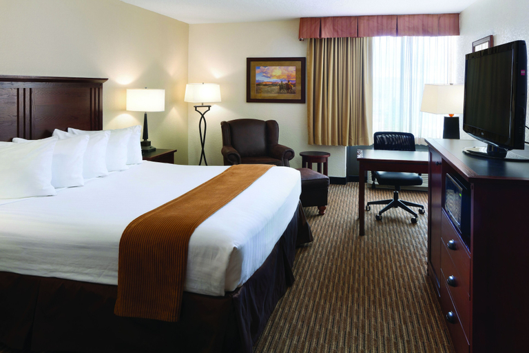 Bedroom 3, Western Heritage Hotel and Conference Center, an Ascend Collection Hotel, Natrona