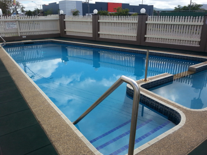 Sport & Beauty 4, Golden Fountain Motel, Rockhampton