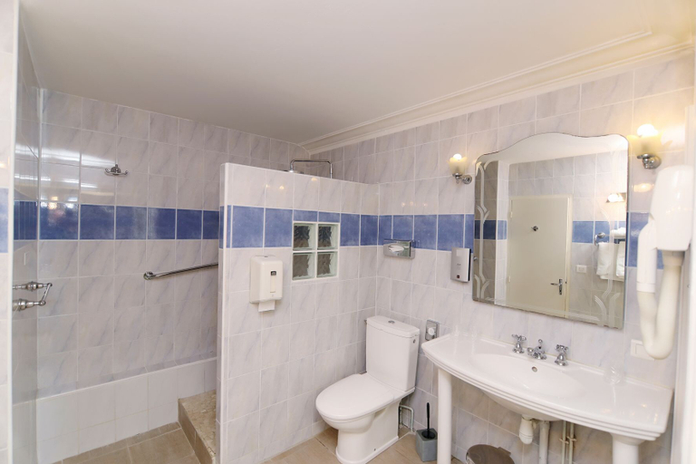 Bathroom 5, Hotel Les Pasteliers, Tarn