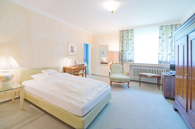 Bedroom 2, Romantik Waldhotel Mangold, Rheinisch-Bergischer Kreis