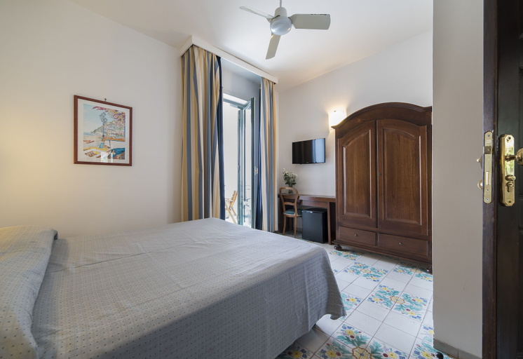 Bedroom 2, Hotel Sole Splendid, Salerno