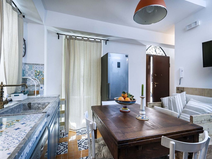 Living area 4, Miseria e Nobiltà, Messina