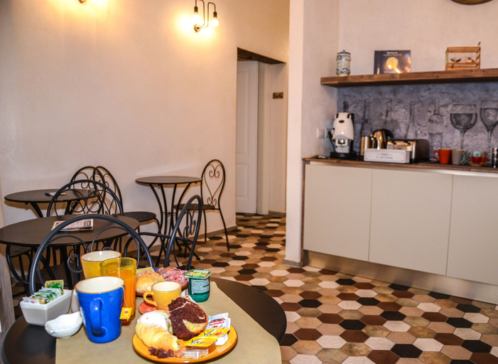 Food & Drinks 4, Vicoli Di Napoli, Napoli