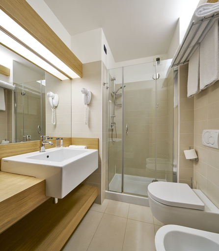 Bathroom 5, Hotel Fonzari, Gorizia
