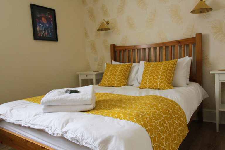 Bedroom 2, The Horse & Cart Inn, East Sussex