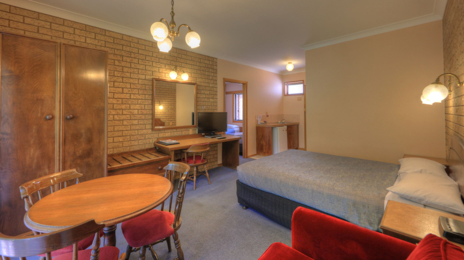 Bedroom 2, Barrass's John Bright Motor Inn, Alpine - East